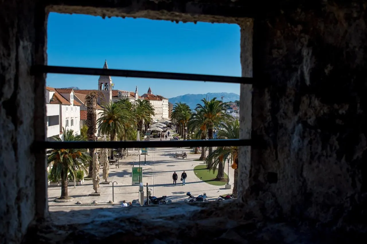 Apartment Alta Trogir 0*,